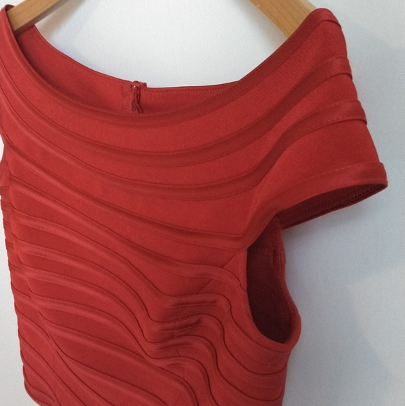 JS Collections Red Cropped Top - Picture 4 of 8